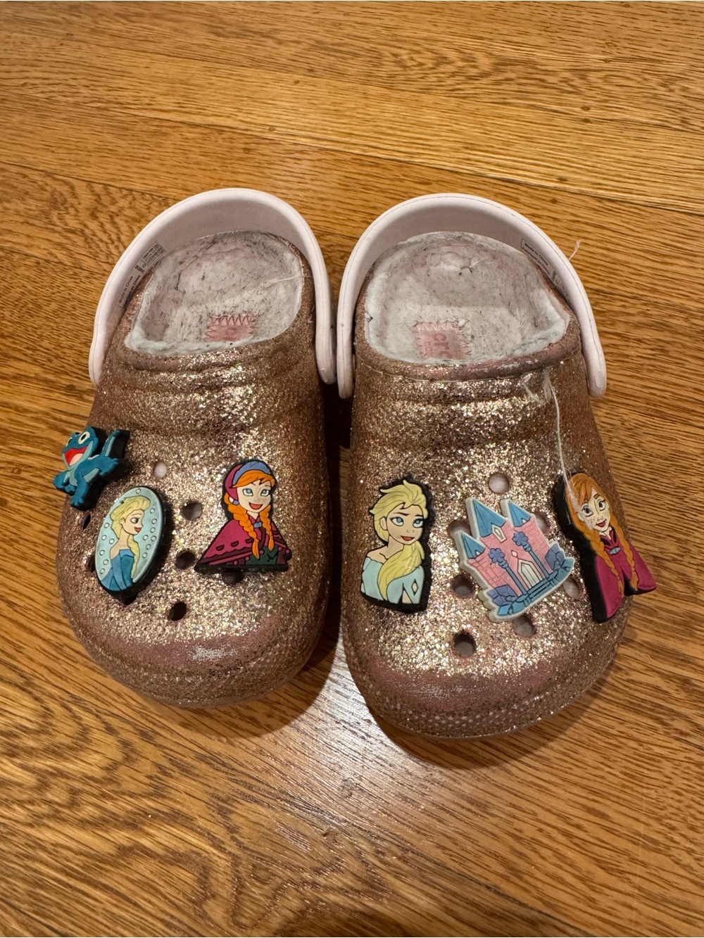 CROCS Glitter Gold Kids Sherpa fleece Clogs Sz 7c toddler with jibbitz